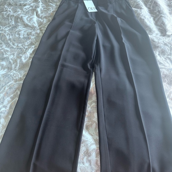 Wide leg pants with darts. NWT - Picture 2 of 4